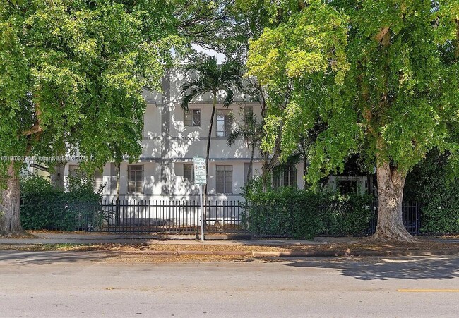 Building Photo - 817 Lenox Ave.