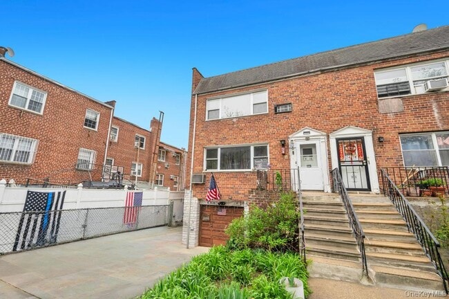 Building Photo - 74-16 85th Rd