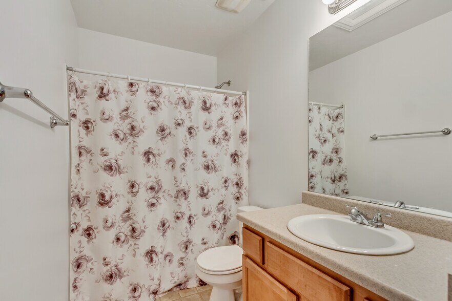 Building Photo - 7611 S Yellowwood Ln