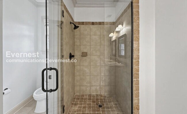 Building Photo - Home with Pool, Patio, and Fitness Center