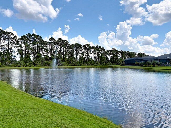 Building Photo - 3008 King Palm Dr