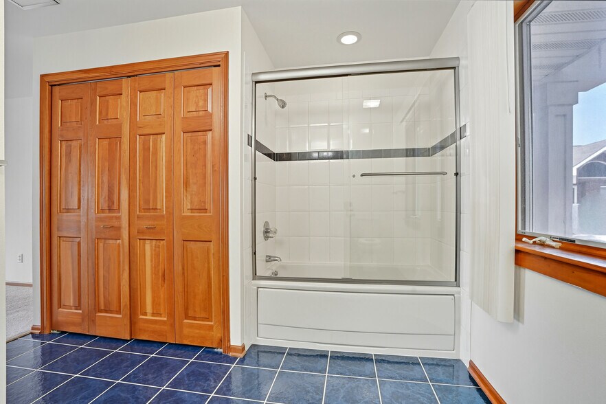 Building Photo - 10 Redtail Ct