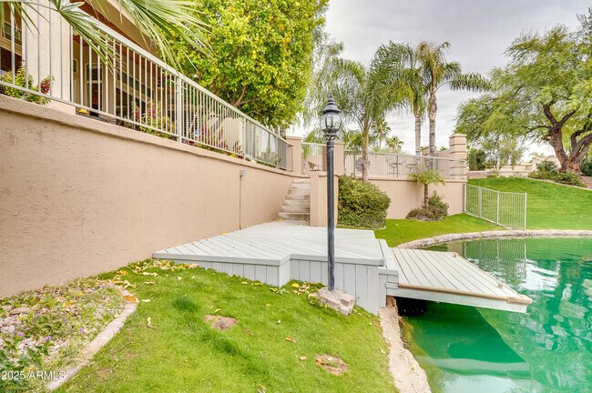 Building Photo - 10193 E Bayview Dr