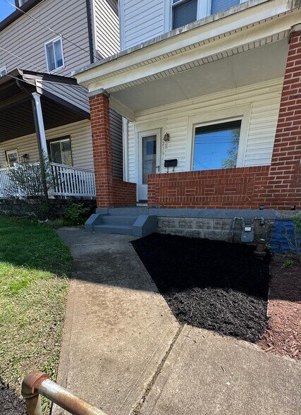 Building Photo - 256 Whipple St