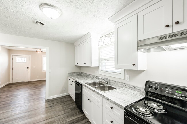 Building Photo - 163 Drivers Ln