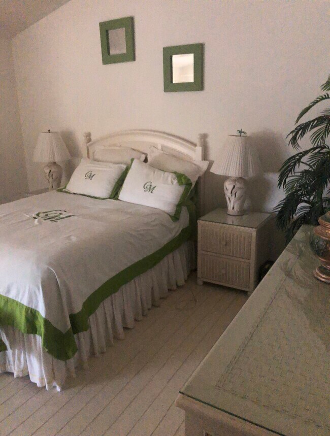 Building Photo - 7 Lexington Ln E