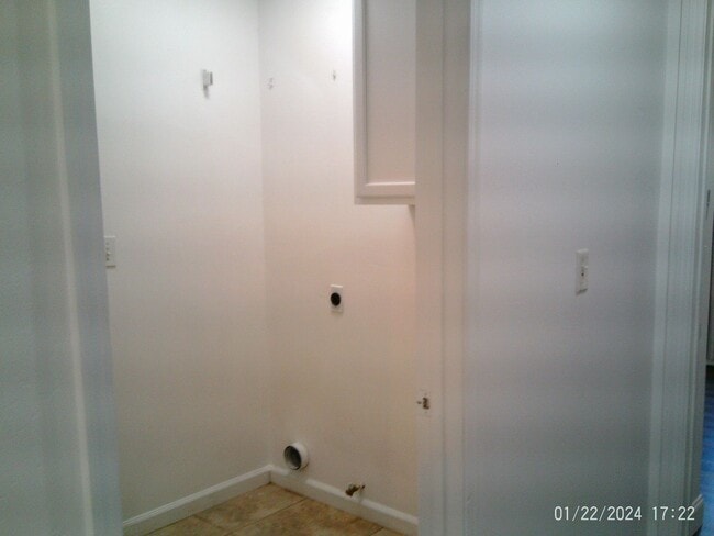 Building Photo - HOLIDAY SPECIAL $2847.50 MOVES YOU IN!!!   NW----SOLAR, SOLAR, SOLAR!!!   Application Pending