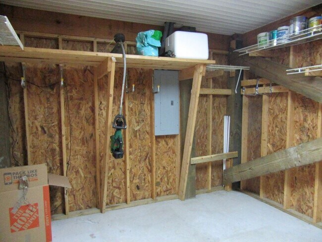 Building Photo - 937 Tiffany Ln