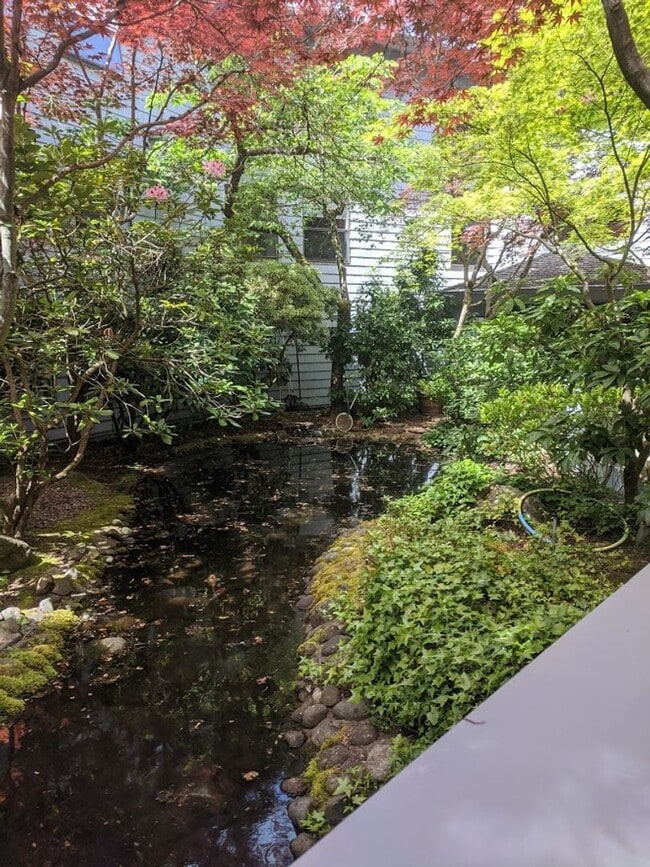 Building Photo - Mercer Island 2 bedroom Condo