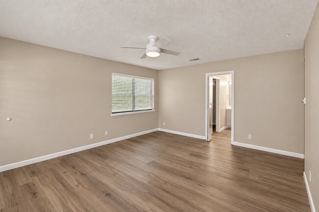 Building Photo - 45 Warwick Dr