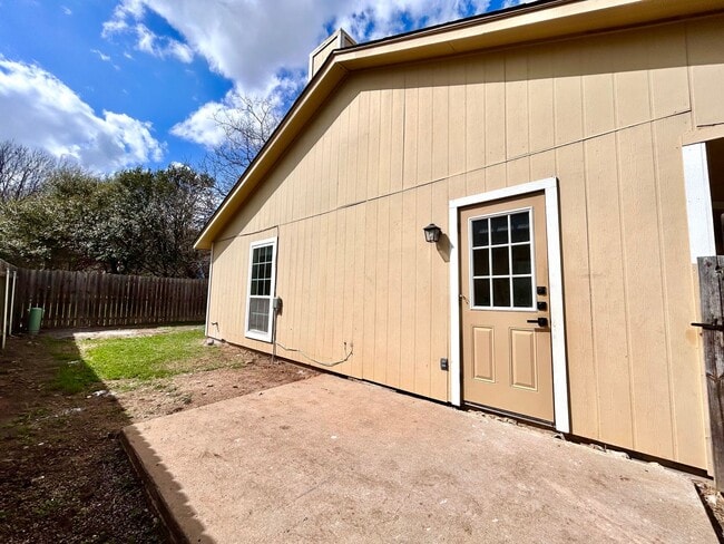 Building Photo - 510 Greenlawn Blvd