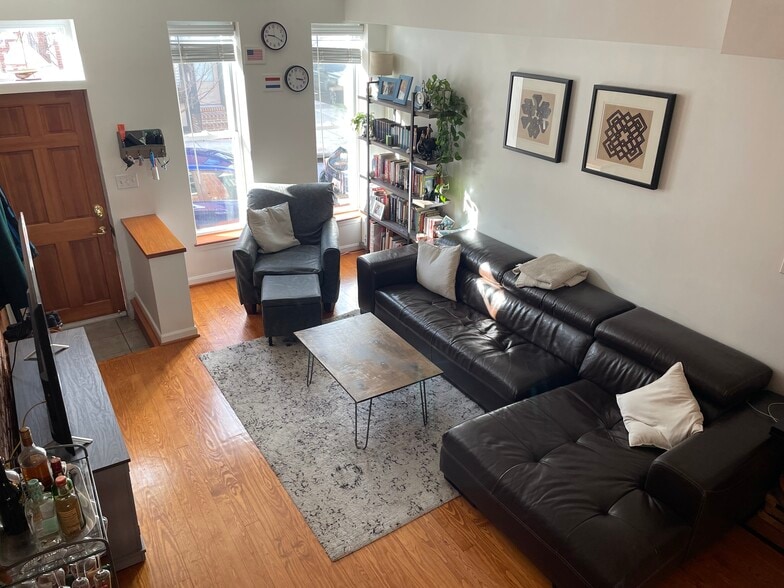 Building Photo - 126 Burnett St