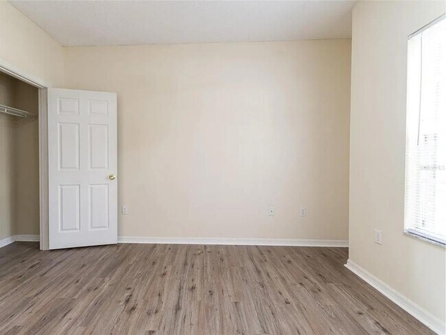 Building Photo - 10000 SW 52nd Ave