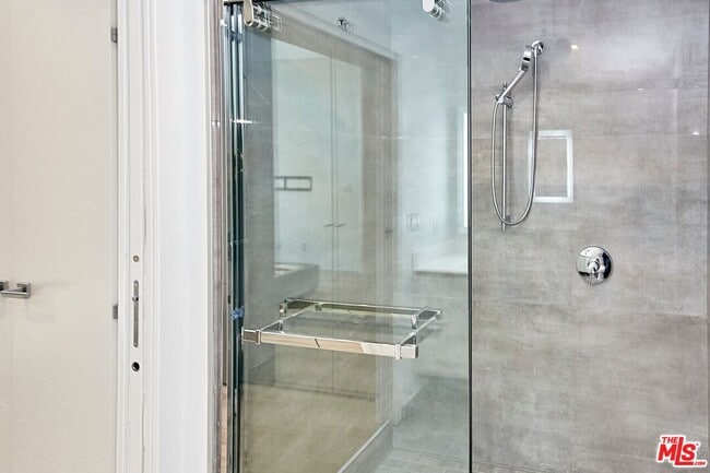 Building Photo - 105 S Fairfax Ave