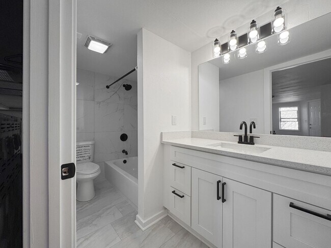 Building Photo - Chatham