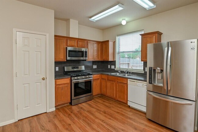 Building Photo - 1030 Riverwood Dr