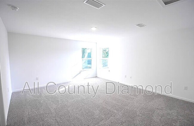 Building Photo - 30 Sandywoods Ct