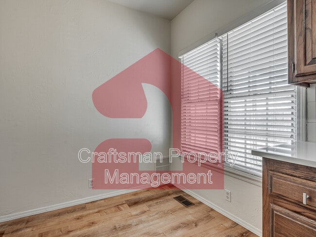 Building Photo - 2708 Silvertree Dr