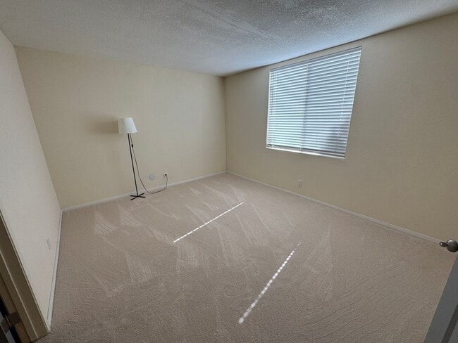 Building Photo - 2 Bedroom 1st Level Condo - SDSU AREA