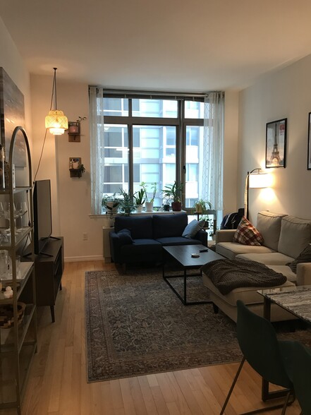 Primary Photo - 53 Nassau St