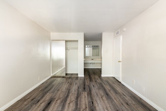 Building Photo - 2300 S Hacienda Blvd