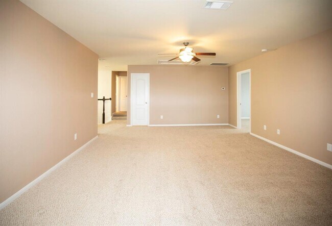 Building Photo - 7010 Stevenson Dr