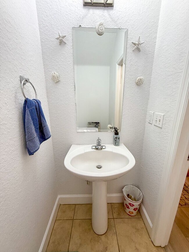 Building Photo - 2508 SW 35th Pl