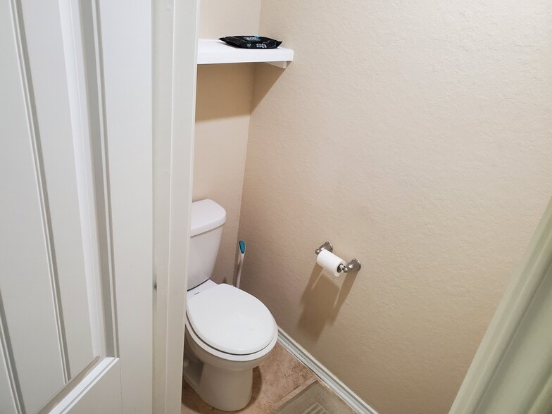 Owner's Suite Water Closet - 713 Brown Thrasher