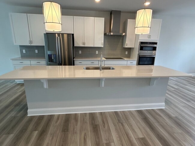 Building Photo - Luxury Condo in Raleigh - 3 beds|2.5 baths...
