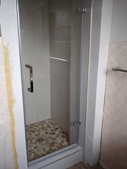 Newly remodeled master shower - 1909 Collier Ave