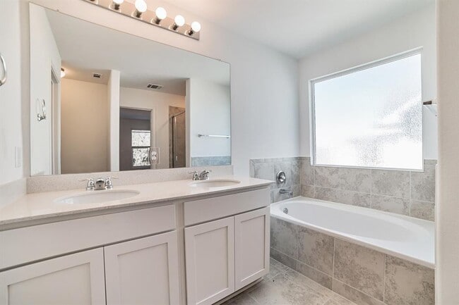 Building Photo - 220 Red Buckeye Loop