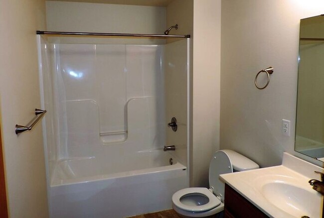 Building Photo - $1,295 | 2 Bedroom, 2 Bathroom Condo | Pet...