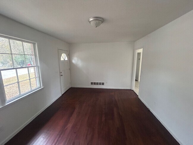 Building Photo - 3 bed, 1 1/2 bath  Forest Acres brick home located off of Satchel Ford Rd