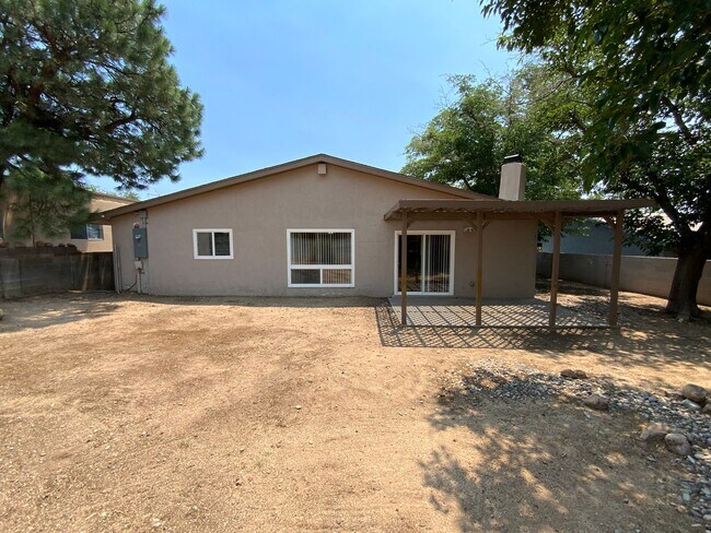Building Photo - 3 Bedroom Single Story Home Available Near...