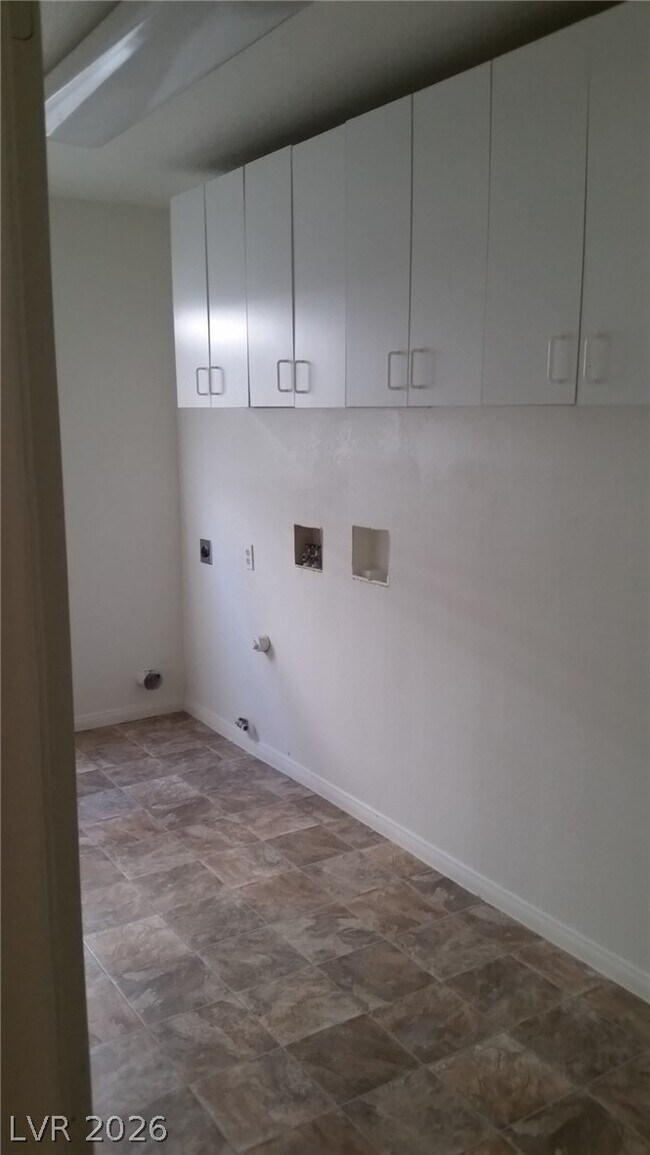 Building Photo - 1513 War Paint Dr