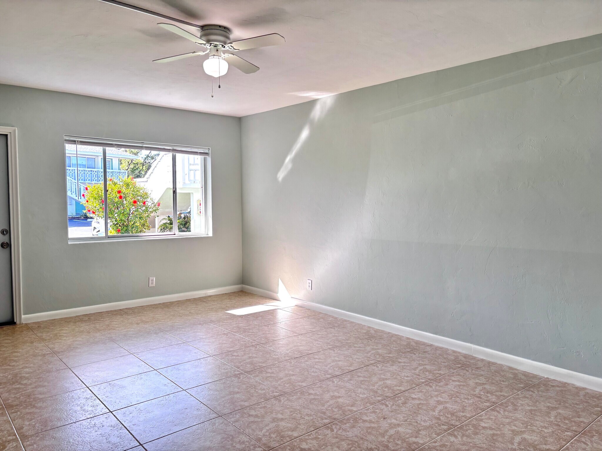 Building Photo - 1950 Lake Osborne Dr