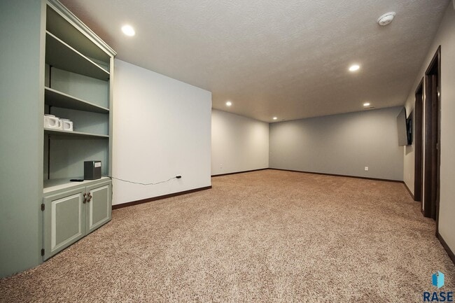 Building Photo - 2714 E Sunburst Dr