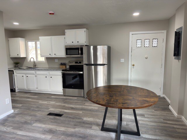 Building Photo - 2725 Danz Ave