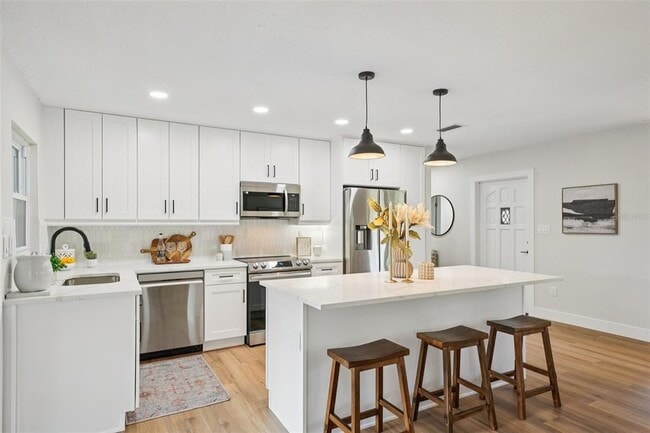 Building Photo - 311 Shore Dr E