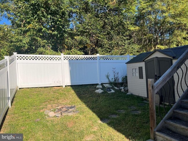 Building Photo - 199 Rumbling Rock Rd