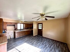 Building Photo - 105 W Terrace Ave