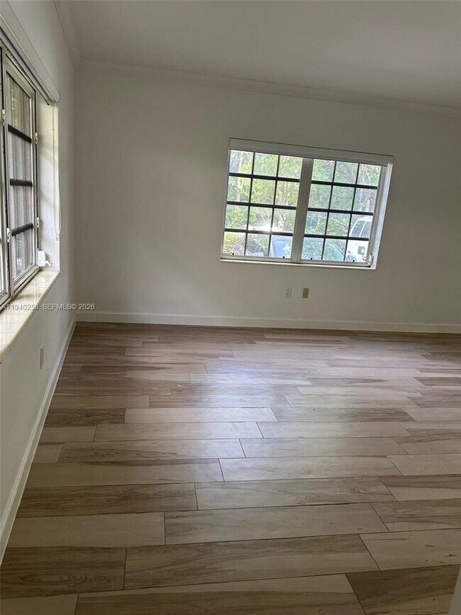 Building Photo - 60 Park Dr