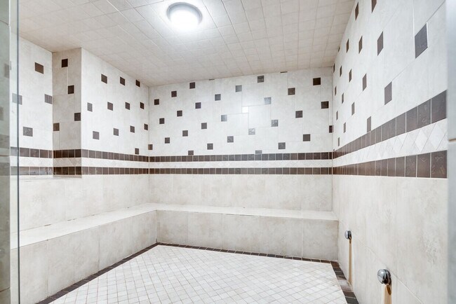 Building Photo - Location is as Good as it Gets!