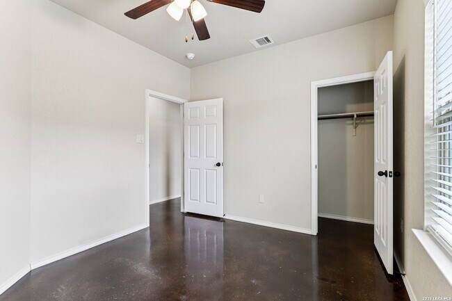 Building Photo - 219 Eugene Pass