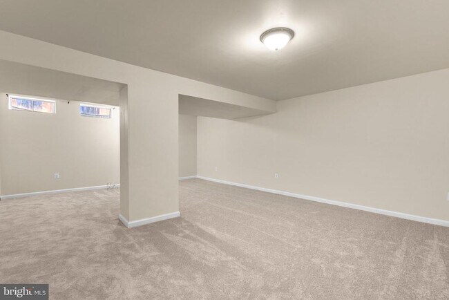 Building Photo - 13 Dinsdale Ct