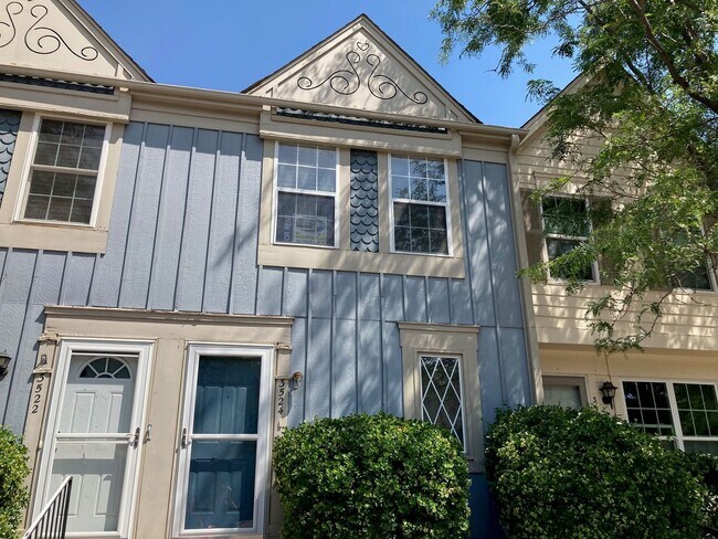 Primary Photo - 2 Bed 1 Bath Townhome Centrally Located