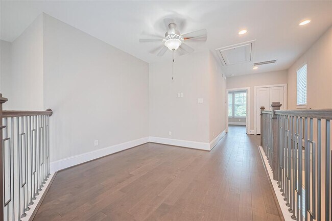 Building Photo - 11007 Acorn Falls Dr
