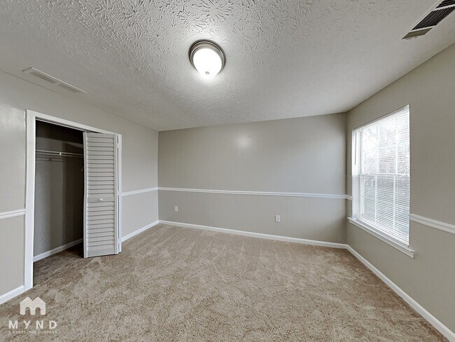 Building Photo - 3600 Clearview Dr