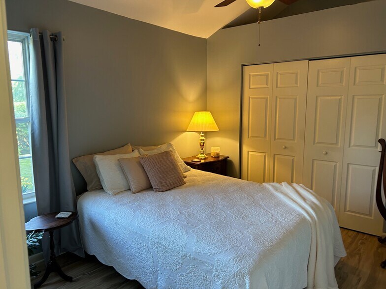 Building Photo - 807 Elk Mills Rd