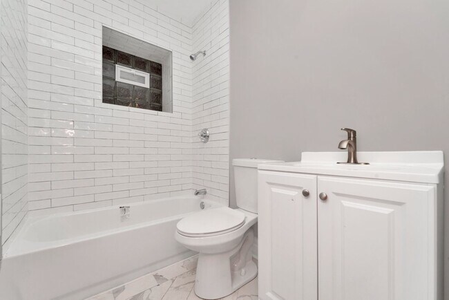 Building Photo - 2118 S 59th Ave